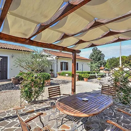 Sleeps 4 Pool Air Con Wifi