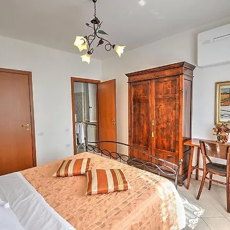 Sleeps 4 Pool Air Con Wifi *