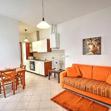 Sleeps 4 Pool Air Con Wifi
