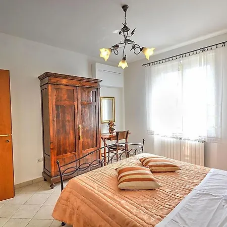 Sleeps 4 Pool Air Con Wifi * 斯佩洛